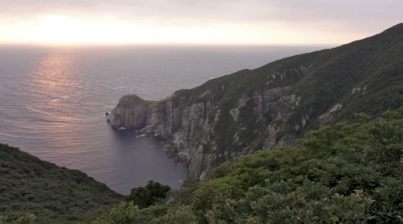 大瀬崎灯台と五島層群の写真