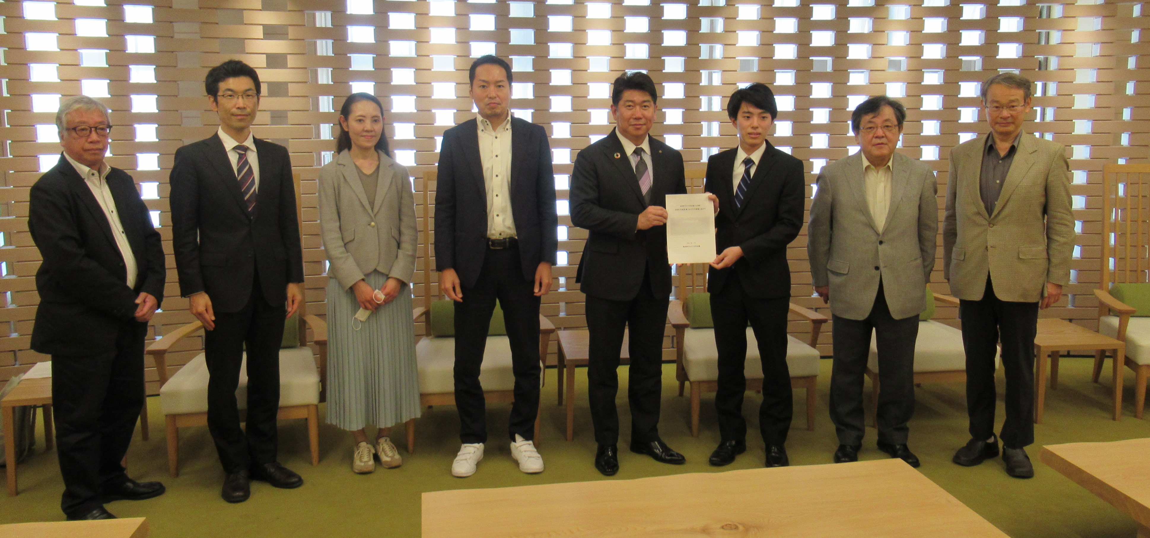 川崎市長へ市民提案の提出(2021年11月)の写真
